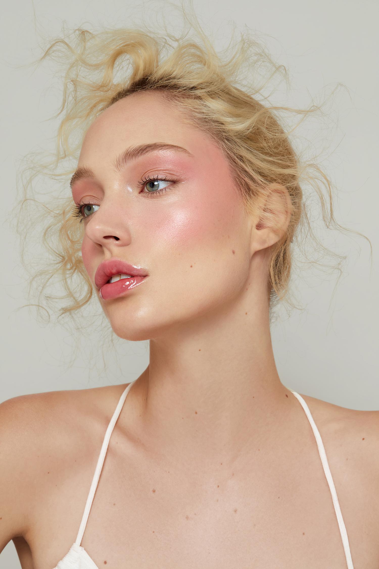 Retouch by Lucia Arin Pintos. Photo: Caitlin Fisher